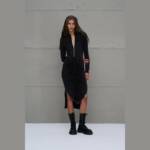 VESTIDO LONGO DRAPEADO COM DETALHES DE FECHO – VW26-18272