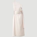 VESTIDO ACETINADO COM DECOTE ASSIMÉTRICO E LAÇADA NA CINTURA- OI25SN11600