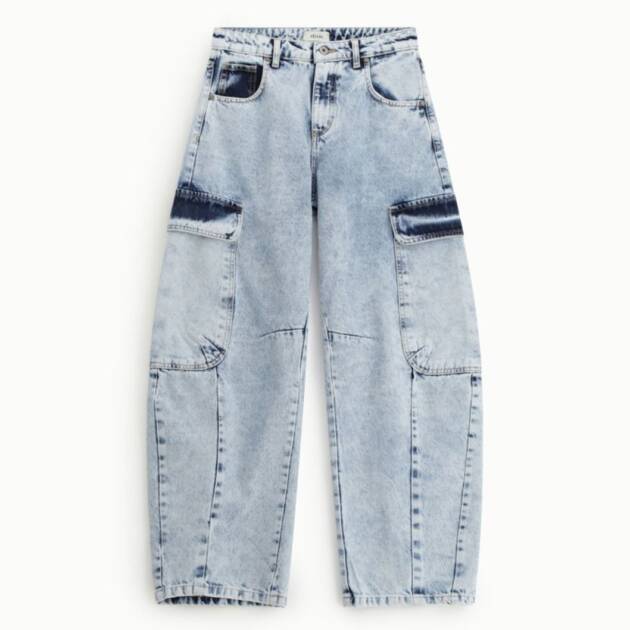 CALÇA JEANS ESTILO BALLON COM BOLSOS CARGO - P881A105