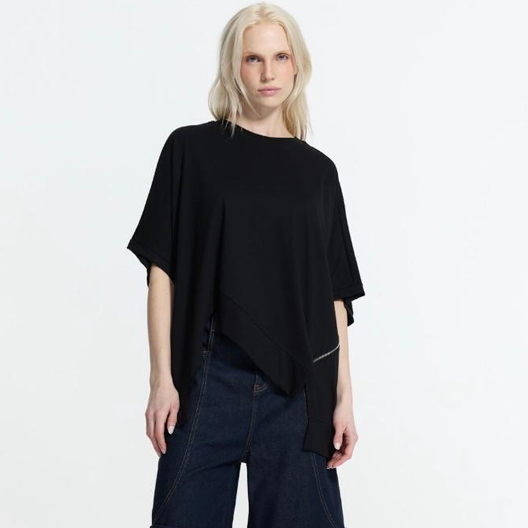 T-SHIRT PRETA COM RECORTES E FECHO - VS26-19015
