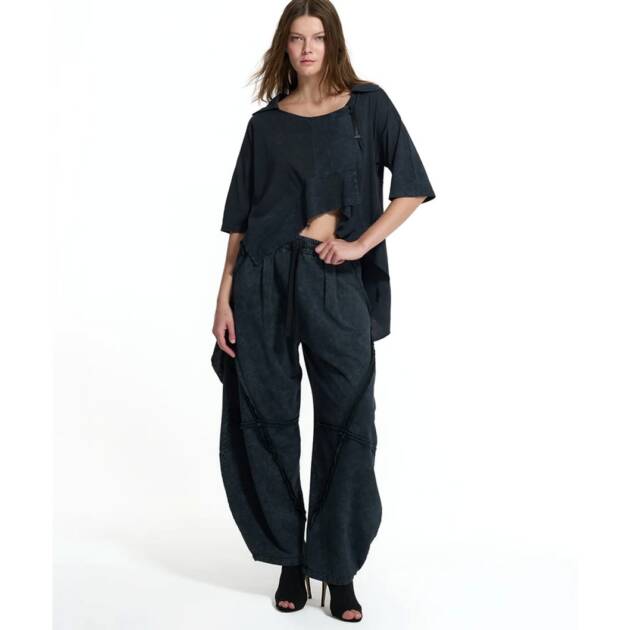 CAMISOLA PRETA ASSIMÉTRICA COM FECHO - VS26-19141