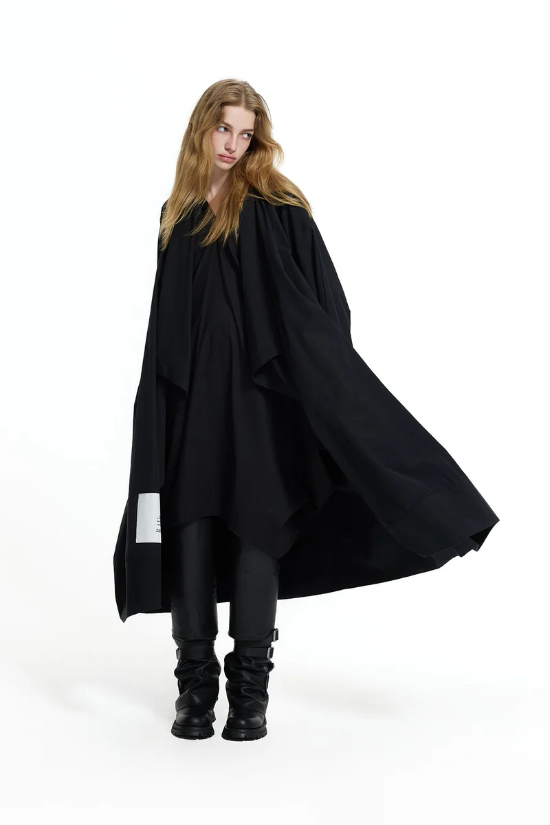 CASACO TRENCH COAT PRETO COM GOLA XALE ASSIMÉTRICA - VS26-19146 1 CASACO TRENCH COAT PRETO COM GOLA XALE ASSIMÉTRICA - VS26-19146 - Image 2